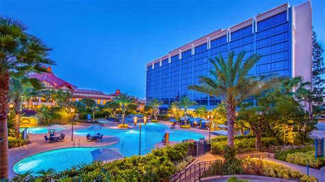 The 10 best hotels close to Disneyland in Anaheim, United States.